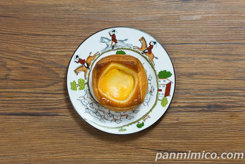 セブンの「ベイクドチーズ風クイニーアマン」上から撮った写真