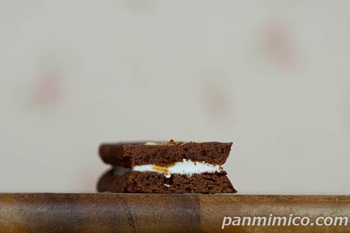 スモア風マシュマロブラウニーサンド【ファミリーマート】断面の写真