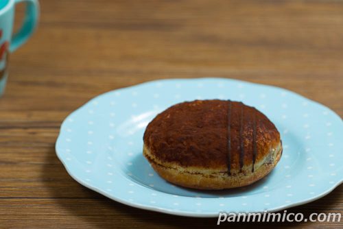 ティラミスクリームドーナツ【セブンイレブン】斜めから撮った写真