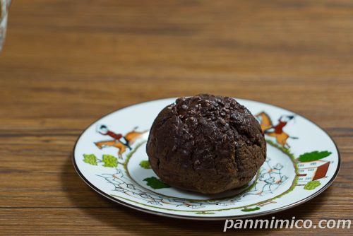 Uchi Café×GODIVA　フォンダンクッキーシュー【ローソン】斜めから撮った写真