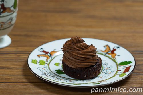 ローソン「Uchi Café×GODIVA ドゥーブルショコラ」斜めから撮った写真