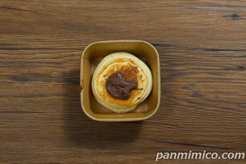 チョコレートソースに溺れる　ふわふわパンケーキ【ローソン】上から撮った写真