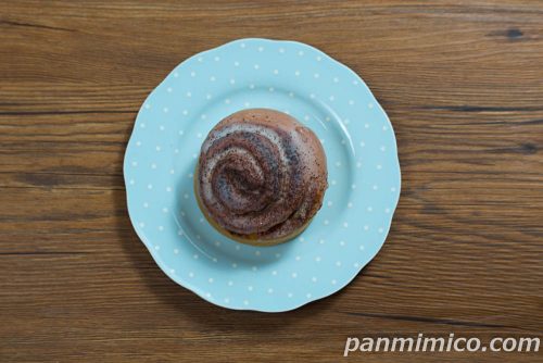 カプチーノ仕立てのシナモンロール【セブンイレブン】上から撮った写真