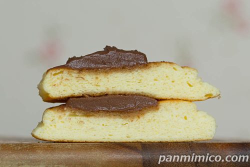 チョコレートソースに溺れる　ふわふわパンケーキ【ローソン】断面の写真