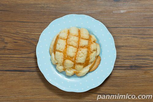 コンチャメロンパン【ローソン】上から撮った写真