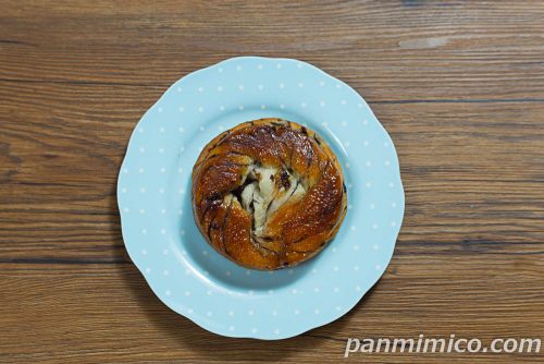 【ヤマザキ】の「チョコのクイニーアマン（チョコクリーム）」上から撮った写真