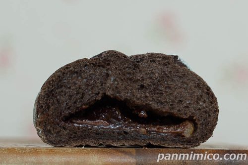 【ヤマザキ】新作「ショコラノワ」断面の写真