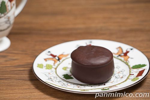 「生　チョコパイ〈クリーム4倍盛り〉」ロッテ斜めから撮った写真