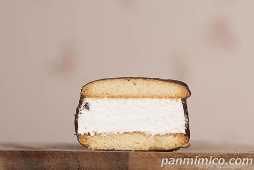 「生　チョコパイ〈クリーム4倍盛り〉」ロッテ断面の写真