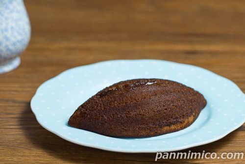 チョコケーキ（フローラルブーケ）【フジパン】斜めから撮った写真