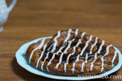 「ミニスナックゴールド(ショコラ)」ヤマザキ斜めから撮った写真