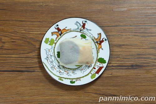 セブンイレブン「三毛猫 もちもちクレープ」上から撮った写真