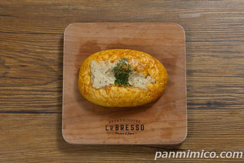 セブンの「ねこも目がにゃい　ツニャのパン」上から撮った写真