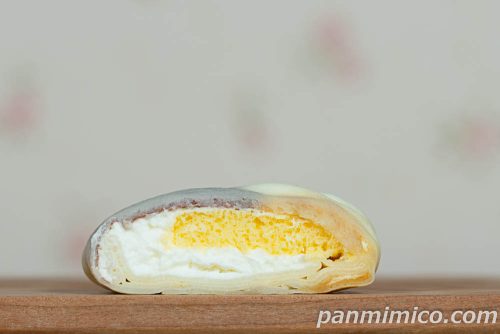 セブンイレブン「三毛猫 もちもちクレープ」断面の写真