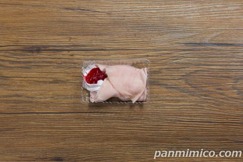 セブンの「もっちり和クレープ　さくらといちご」上から撮った写真