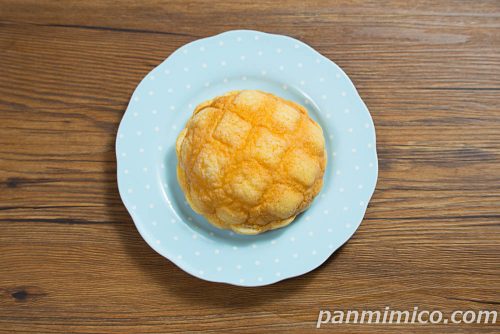 ヤマザキ「特濃メロンパン（ミルククリーム）」上から撮った写真