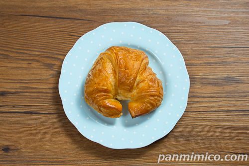 ヤマザキ新作「特濃クロワッサン（カスタード）」上から撮った写真