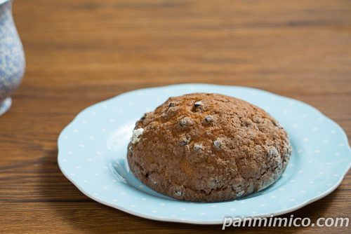 Pasco「ギルティホイップメロンパン」斜めから撮った写真