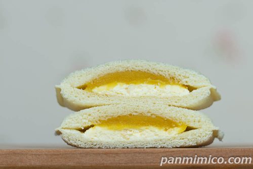 ヤマザキ「贅沢ランチパック（まるでモンブランタルト）」断面の写真