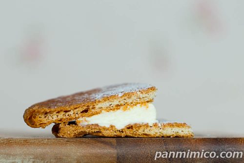 デニッシュサンド　練乳バニラクリーム【セブンイレブン】断面の写真