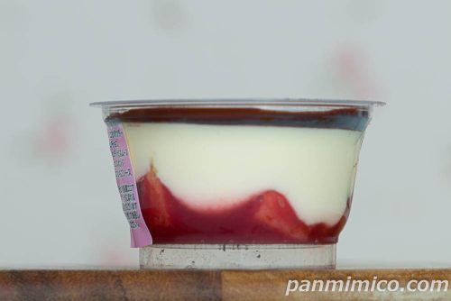 セブンの「パキっとティラミス　いちご」断面の写真