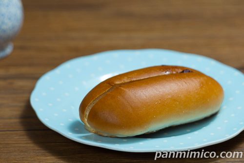 むっちりロール（ブルーベリージャム＆チーズクリーム）【ヤマザキ】斜めから撮った写真