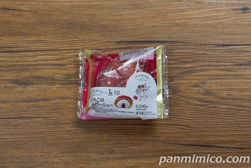 ローソンの「Uchi Café×ICHIBIKO　いちごのクッキーシュー」パッケージの写真