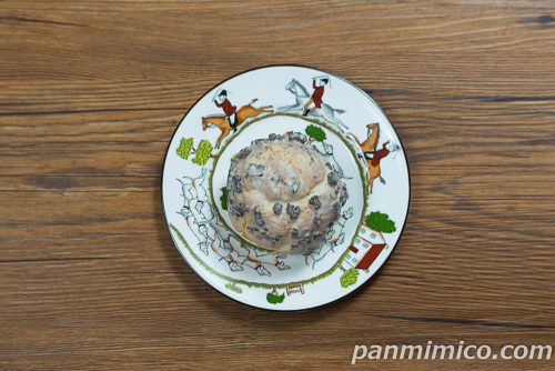 ファミマの「白いブラックサンダー　クッキー＆クリームシュー」上から撮った写真