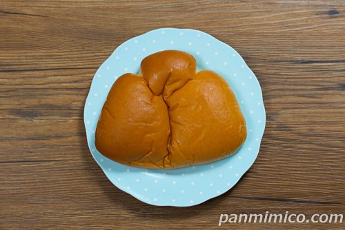 ローソン「もっともれそうなメガクリームパン」上から撮った写真