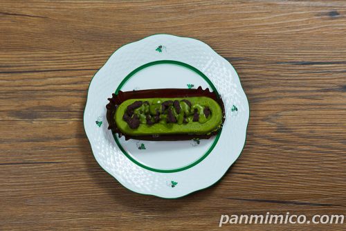 ファミマ新作「京都ブラックサンダー　宇治抹茶のガトーショコラ」上から撮った写真