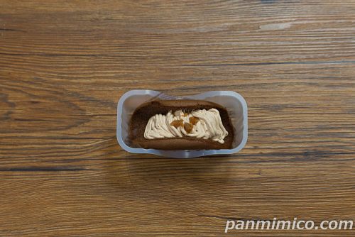 ファミマの「イタリア栗のオムレット」上から撮った写真