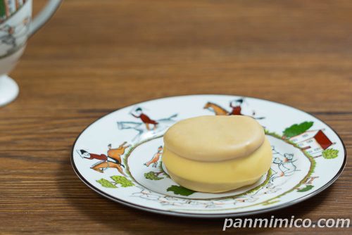 ロッテ「生　チョコパイ〈桔梗信玄きな粉黒蜜〉」斜めから撮った写真