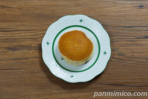 春どら（つぶあん入りよもぎ団子＆きなこホイップ）【ヤマザキ】上から撮った写真