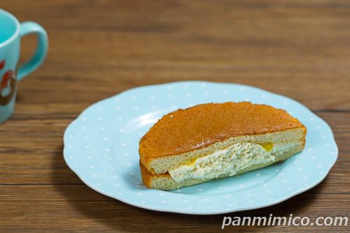 ふわふわケーキ（マロンクリーム＆マロンホイップ）【ヤマザキ】斜めから撮った写真