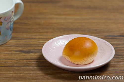 薄皮いちごチョコクリームパン（4個入）【ヤマザキ】斜めから撮った写真