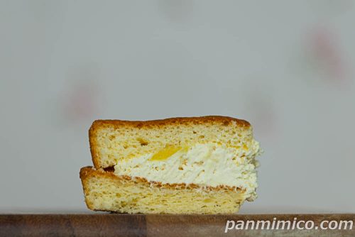 ふわふわケーキ（マロンクリーム＆マロンホイップ）【ヤマザキ】断面の写真