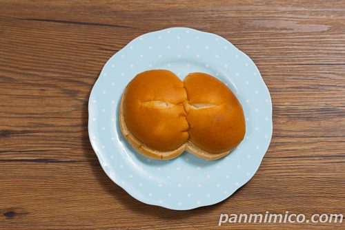 ファミリーマート「トレセン学園のはちみつパン」上から撮った写真