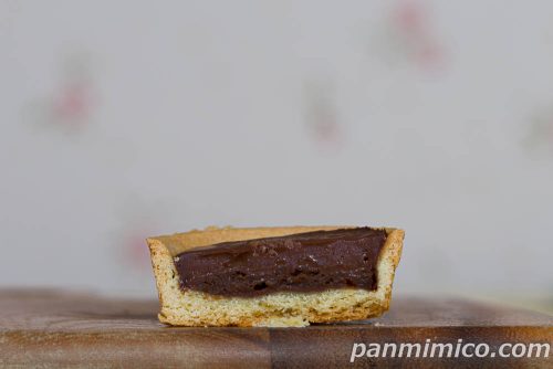 ピエール・エルメ アンソロジー監修 ザ・タルト チョコレート&コーヒー【ファミリーマート】断面の写真