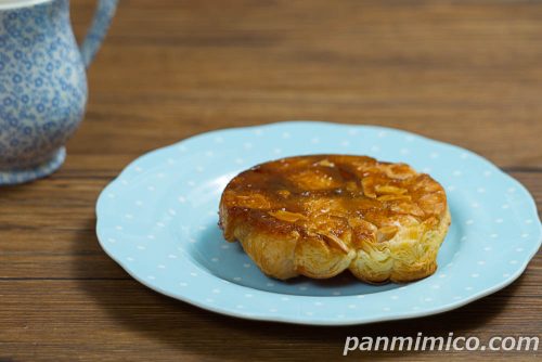 バター香るクロッカン【ローソン】斜めから撮った写真