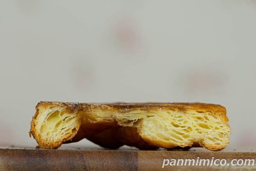 バター香るクロッカン【ローソン】断面の写真