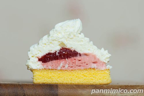 ローソン新作「Uchi Café×ICHIBIKO　いちごケーキ」断面の写真