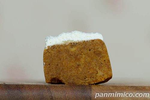 しっとりむぎゅっ！バナナケーキ【ローソン】断面の写真