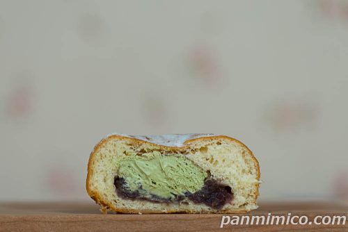 もちっと抹茶ドーナツ【Pasco】断面の写真