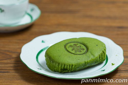 宇治抹茶蒸しケーキ【ヤマザキ】斜めから撮った写真