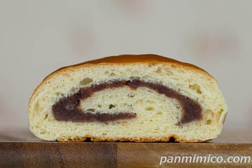 沼るあんぱん【フジパン】断面の写真