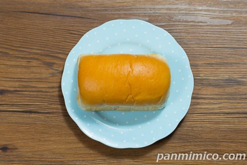 セブン新作「牛乳仕込みの牛乳パン」上から撮った写真