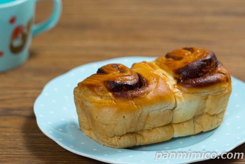 ローソン新作「ちぎれるカフェオレブレッド」斜めから撮った写真