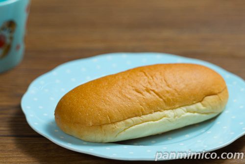 ファミマ新作「生コッペパン(つぶあん&マーガリン)」斜めから撮った写真