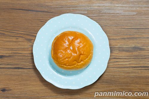 ヤマザキ「クリームが主役　カスタード＆チーズクリームパン」上から撮った写真