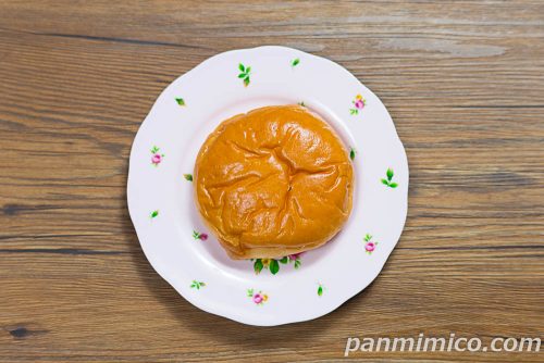 ヤマザキの「あんこが主役　あんバターぱん」上から撮った写真